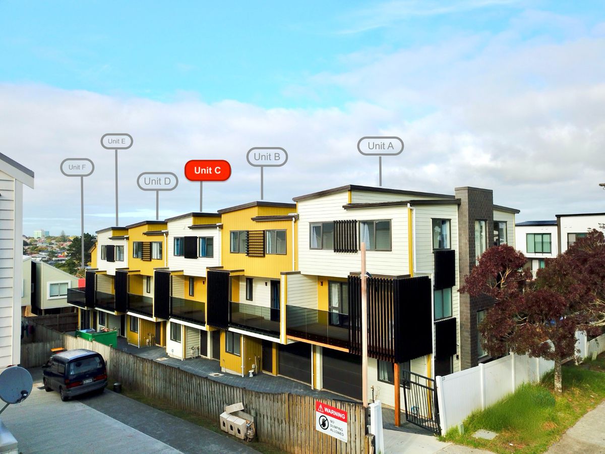 For rent, 4 beds 3 baths townhouse with garage, Available on Sun 14th Jun, We welcome new immigrants and families on WINZ benefits, Mount Wellington, Auckland