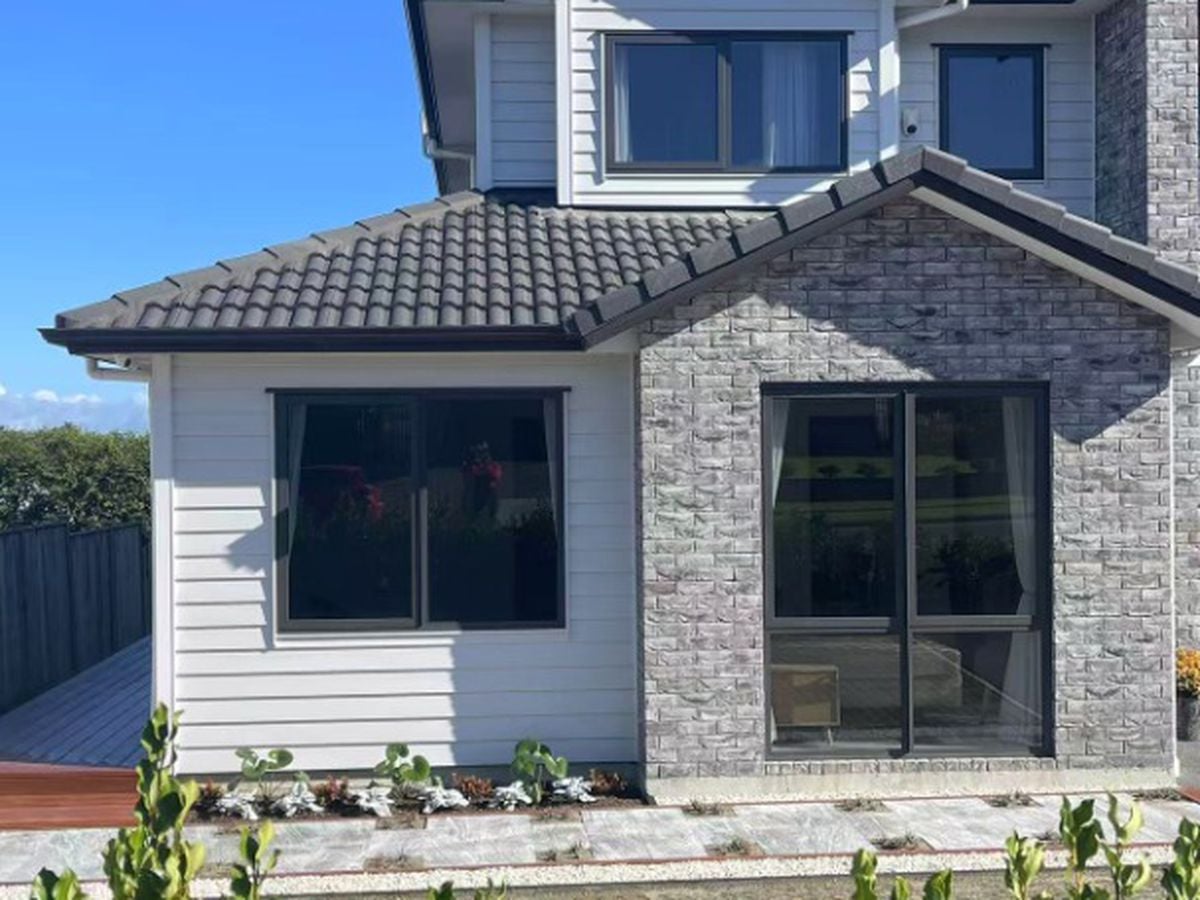 For rent, No smoking, Modern, Fully Furnished Self-contained 2 Beds 1 bath Unit with Garden & Sea Glimpses, Available Now, Beachlands, Auckland