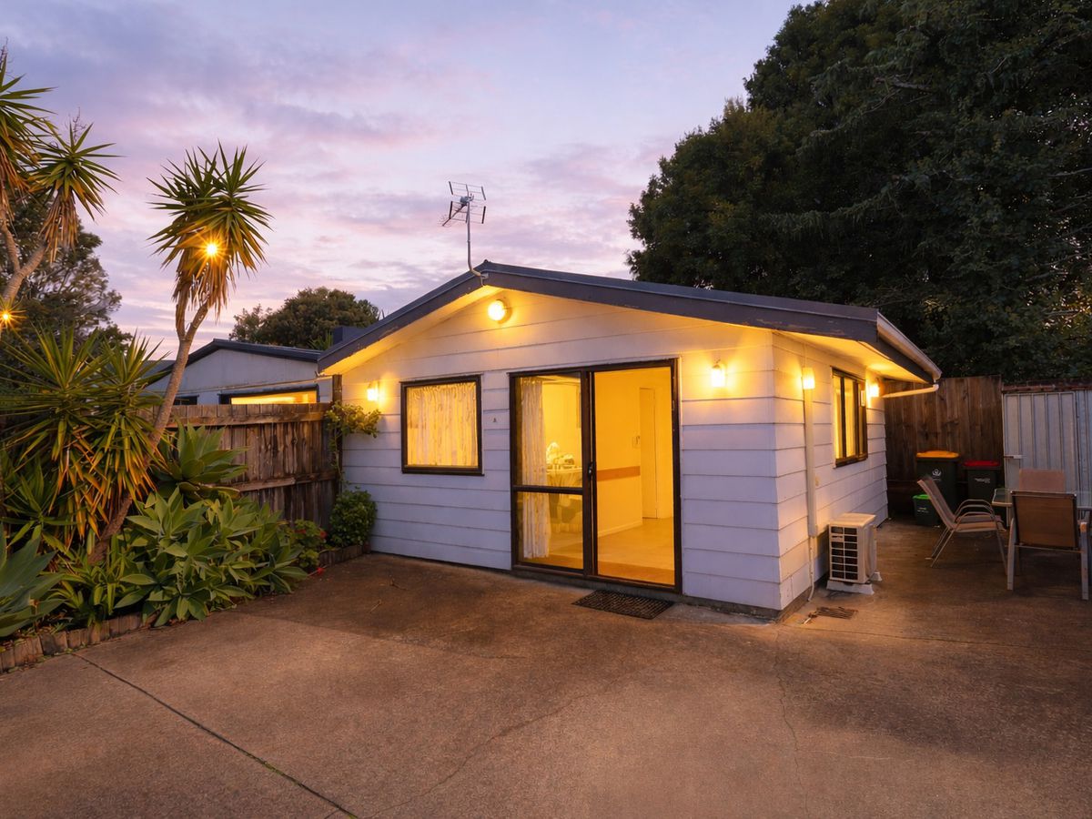 For rent, Fully Renovated 1 bed 1 bath home with 2 car parks, Available now., 71A Casuarina Road , Half Moon Bay, Auckland