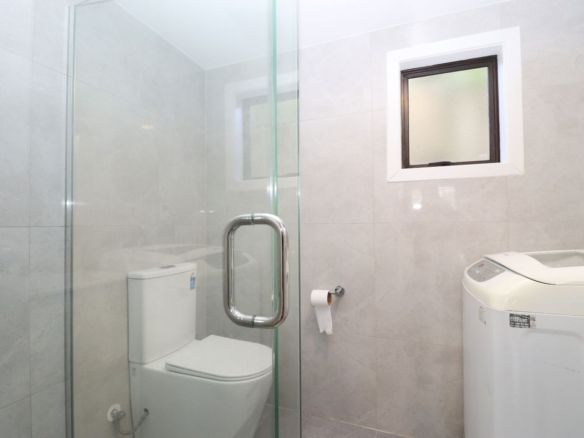 For rent, Fully Renovated 1 bed 1 bath home with 2 car parks, Available now., 71A Casuarina Road , Half Moon Bay, Auckland