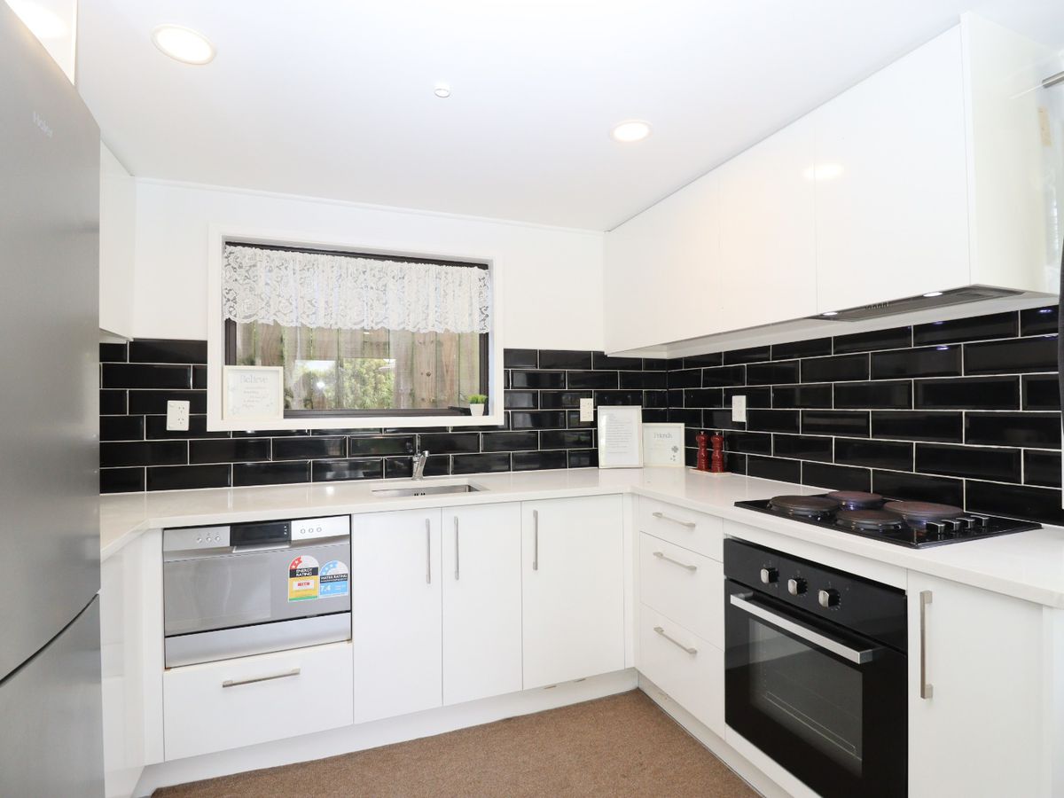 For rent, Fully Renovated 1 bed 1 bath home with 2 car parks, Available now., 71A Casuarina Road , Half Moon Bay, Auckland