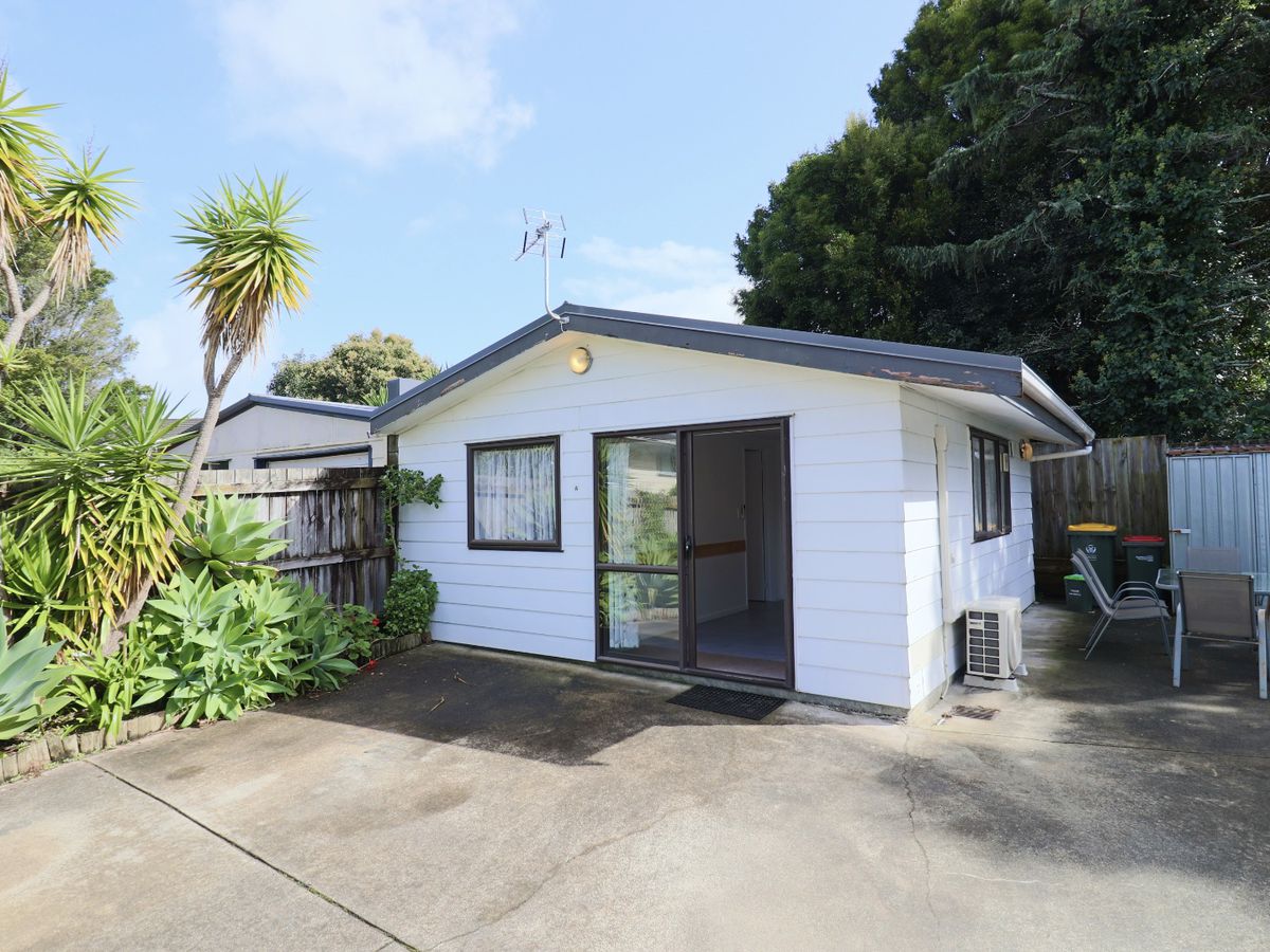 For rent, Fully Renovated 1 bed 1 bath home with 2 car parks, Available now., 71A Casuarina Road , Half Moon Bay, Auckland