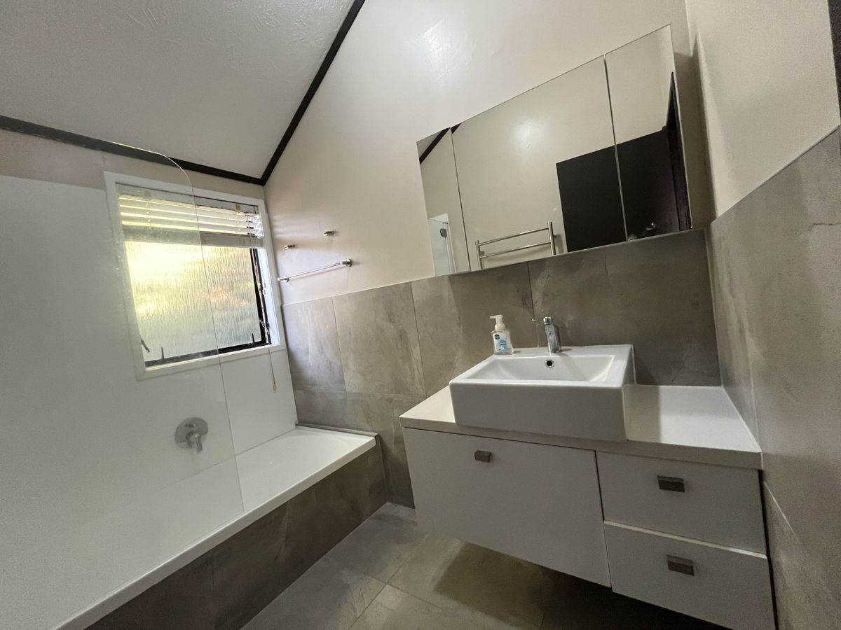 For rent, 3 beds + study room 1 bath house with 2 car parks, Available now, 26 Orinda Close, Botany Downs, Auckland