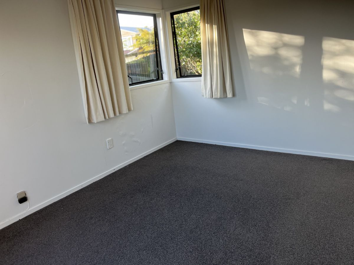 For rent, 3 beds + study room 1 bath house with 2 car parks, Available now, 26 Orinda Close, Botany Downs, Auckland