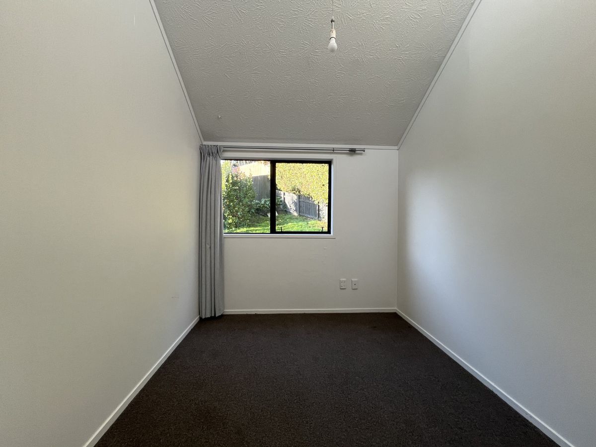 For rent, 3 beds + study room 1 bath house with 2 car parks, Available now, 26 Orinda Close, Botany Downs, Auckland