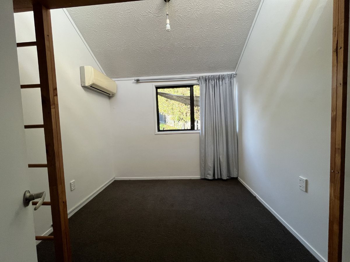 For rent, 3 beds + study room 1 bath house with 2 car parks, Available now, 26 Orinda Close, Botany Downs, Auckland