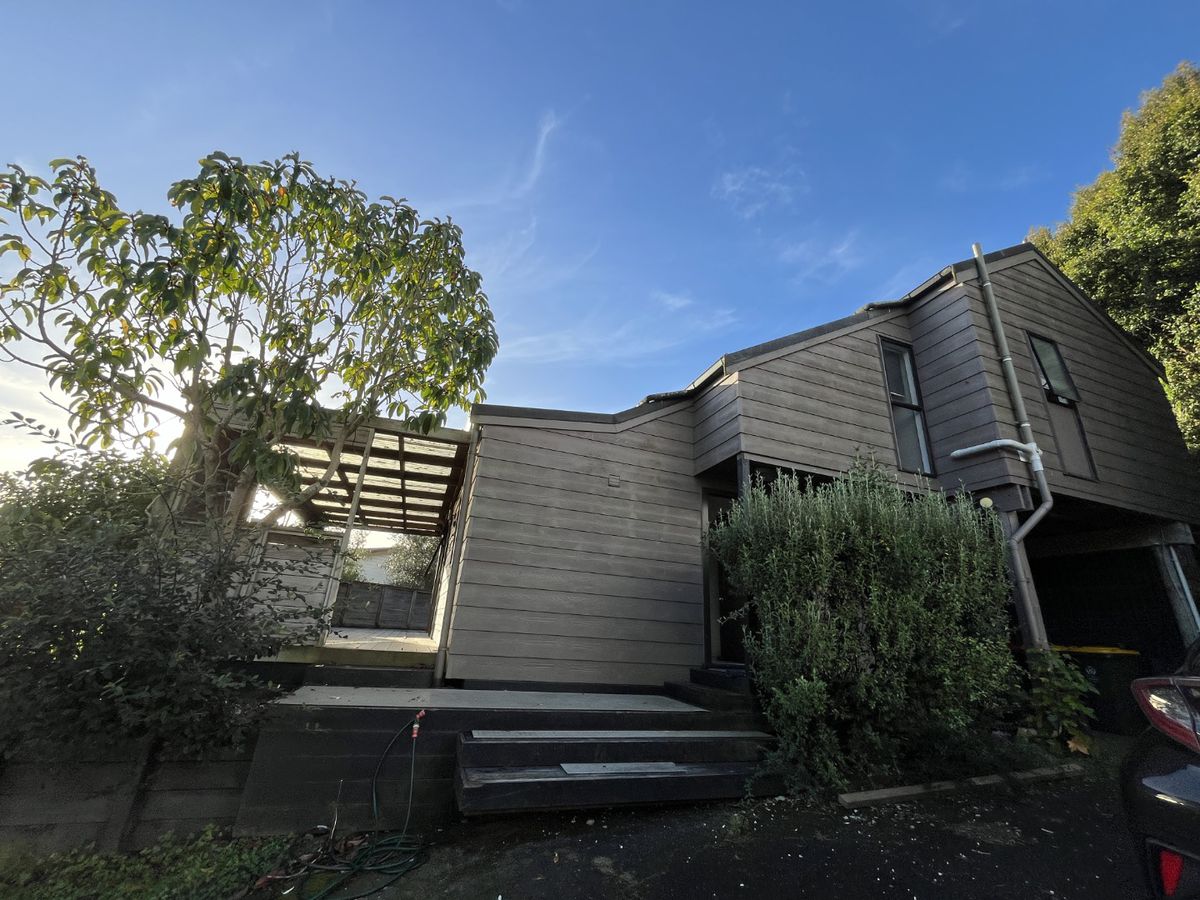 For rent, 3 beds + study room 1 bath house with 2 car parks, Available now, 26 Orinda Close, Botany Downs, Auckland