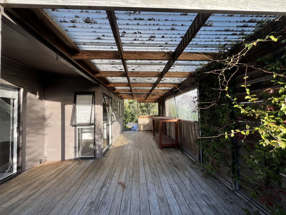 For rent, 3 beds + study room 1 bath house with 2 car parks, Available now, 26 Orinda Close, Botany Downs, Auckland