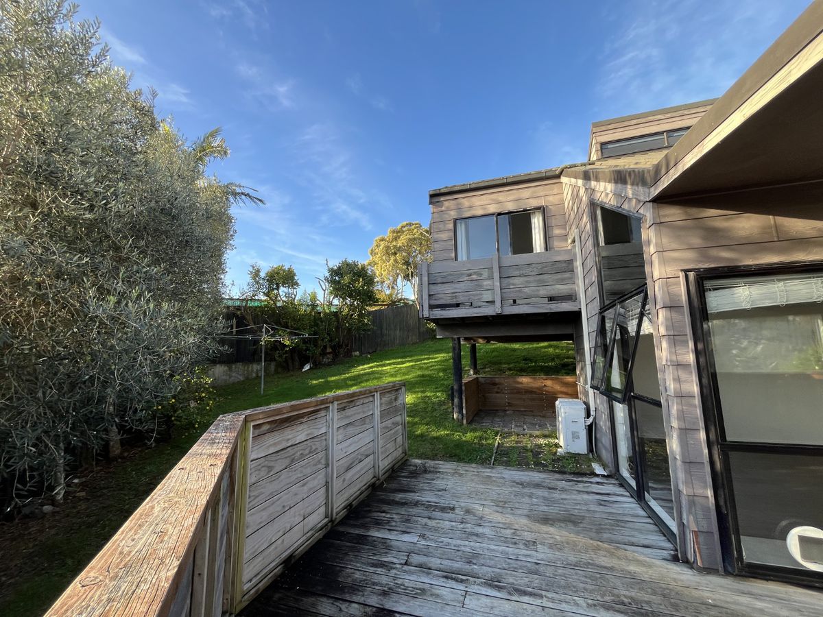 For rent, 3 beds + study room 1 bath house with 2 car parks, Available now, 26 Orinda Close, Botany Downs, Auckland
