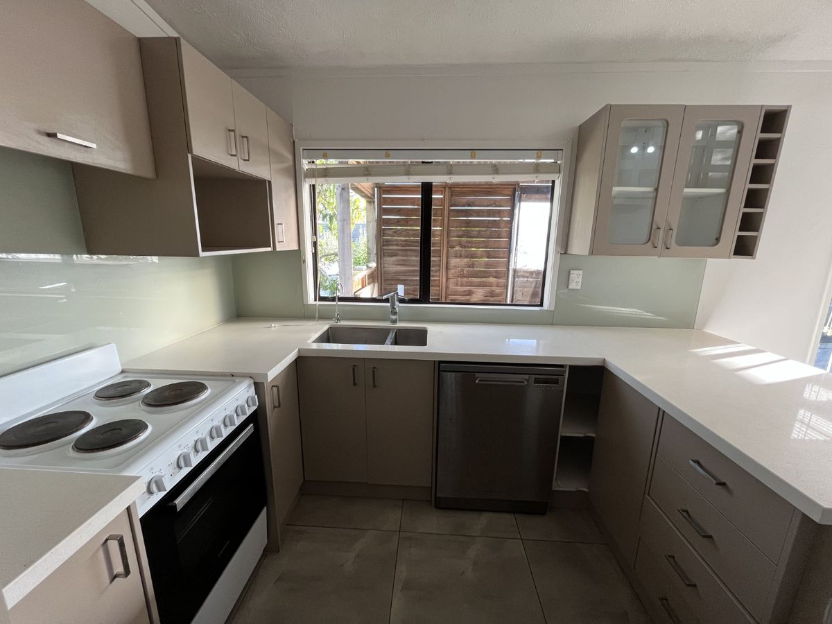 For rent, 3 beds + study room 1 bath house with 2 car parks, Available now, 26 Orinda Close, Botany Downs, Auckland
