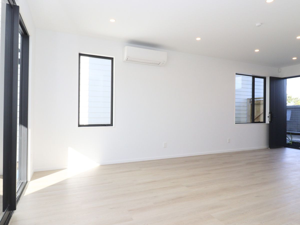 For rent, Macleans Zone, Brandnew 4 beds 2 baths townhouse with garage, Available Now, 303B Bucklands Beach Road, Bucklands Beach, Auckland