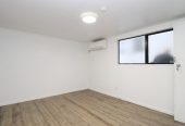 For rent, Renovated 4 beds 2 baths house with 3 car parks, Additional self-contained 1 bed 1 bath at the rear , Available Now, 130B Mount Wellington Highway, Mount Wellington, Auckland