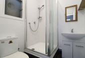 For rent, Renovated 4 beds 2 baths house with 3 car parks, Additional self-contained 1 bed 1 bath at the rear , Available Now, 130B Mount Wellington Highway, Mount Wellington, Auckland