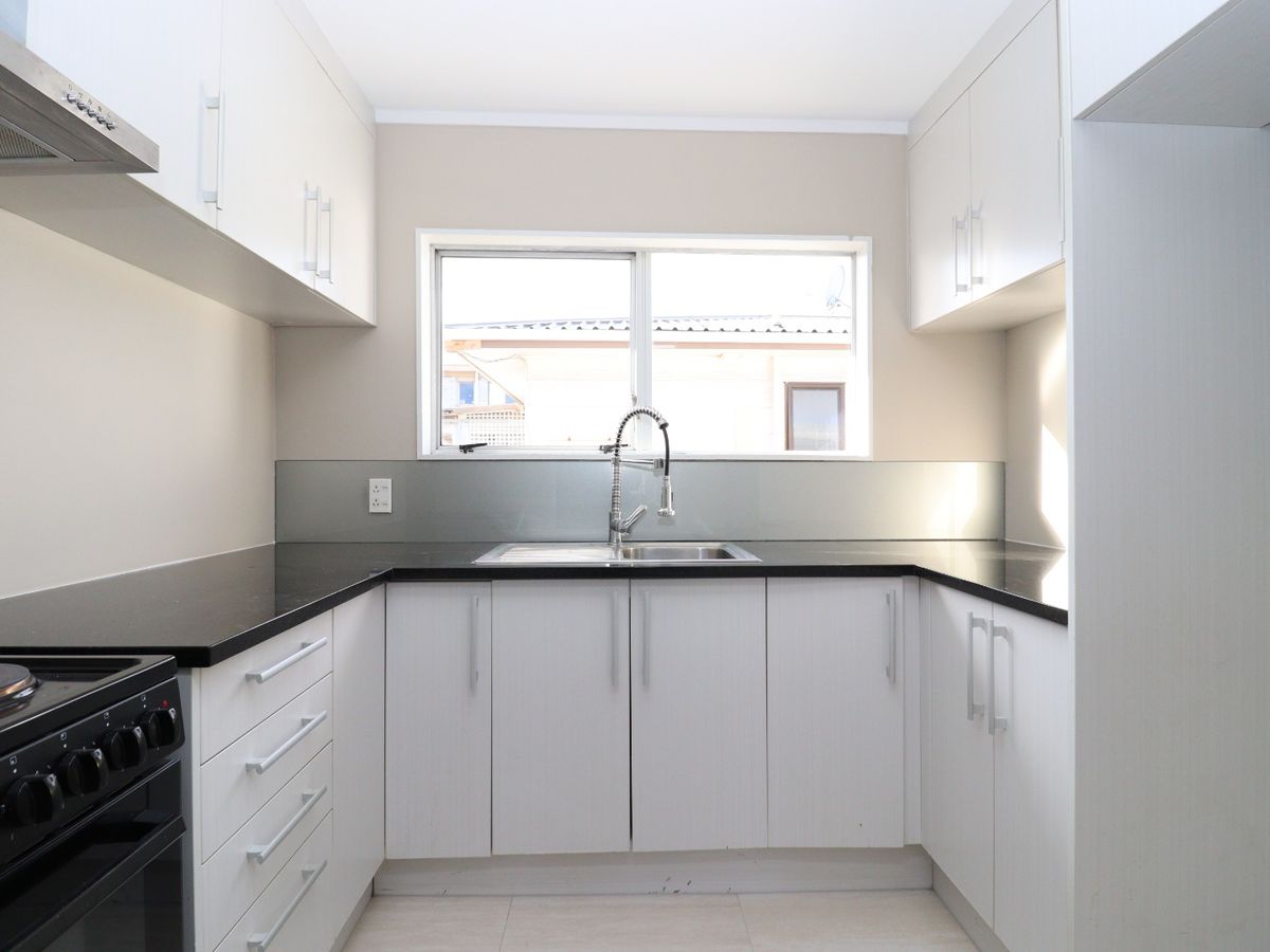 For rent, Renovated 4 beds 2 baths house with 3 car parks, Additional self-contained 1 bed 1 bath at the rear , Available Now, 130B Mount Wellington Highway, Mount Wellington, Auckland