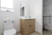 For rent, Renovated 4 beds 2 baths house with 3 car parks, Additional self-contained 1 bed 1 bath at the rear , Available Now, 130B Mount Wellington Highway, Mount Wellington, Auckland