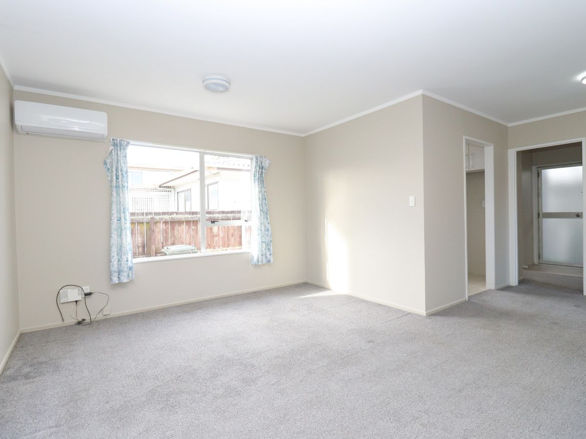 For rent, Renovated 4 beds 2 baths house with 3 car parks, Additional self-contained 1 bed 1 bath at the rear , Available Now, 130B Mount Wellington Highway, Mount Wellington, Auckland