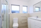 For rent, Renovated 4 beds 2 baths house with 3 car parks, Additional self-contained 1 bed 1 bath at the rear , Available Now, 130B Mount Wellington Highway, Mount Wellington, Auckland