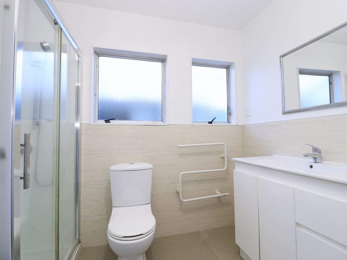 For rent, Renovated 4 beds 2 baths house with 3 car parks, Additional self-contained 1 bed 1 bath at the rear , Available Now, 130B Mount Wellington Highway, Mount Wellington, Auckland
