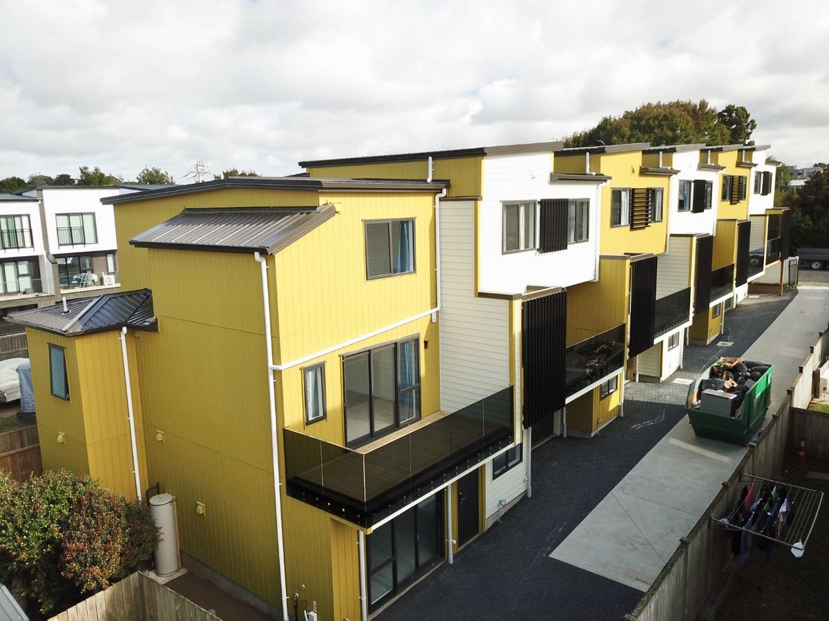 For rent, No Pet, No smoker., We welcome new immigrants and families on WINZ benefits, 3 bed 2.5 baths townhouse with car park, Available from 10th June, Mount Wellington, Auckland