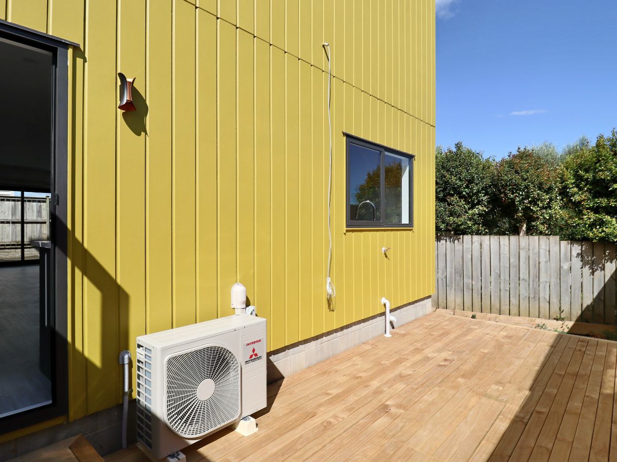 For rent, No Pet, No smoker., We welcome new immigrants and families on WINZ benefits, 3 bed 2.5 baths townhouse with car park, Available from 10th June, Mount Wellington, Auckland