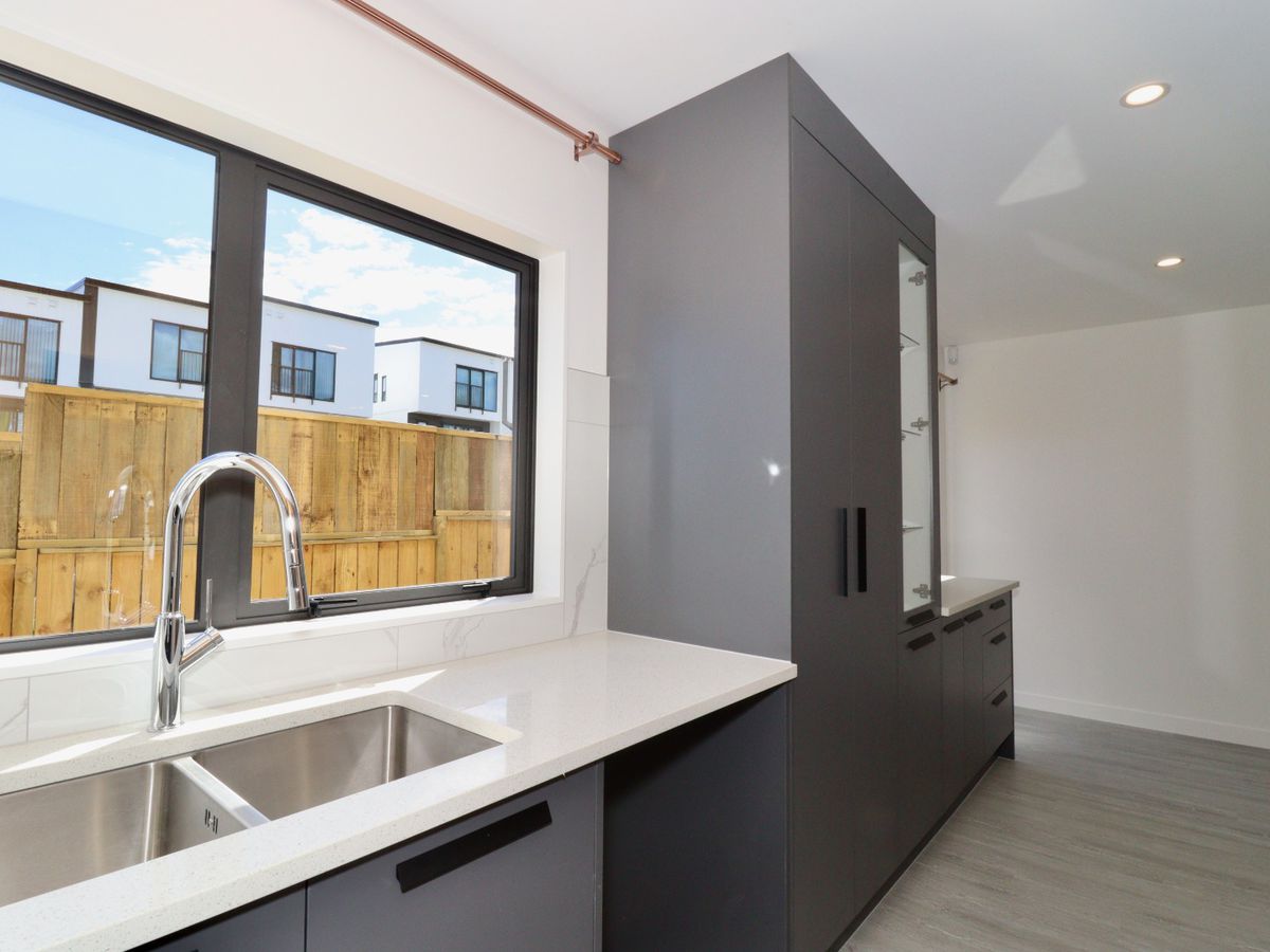 For rent, No Pet, No smoker., We welcome new immigrants and families on WINZ benefits, 3 bed 2.5 baths townhouse with car park, Available from 10th June, Mount Wellington, Auckland