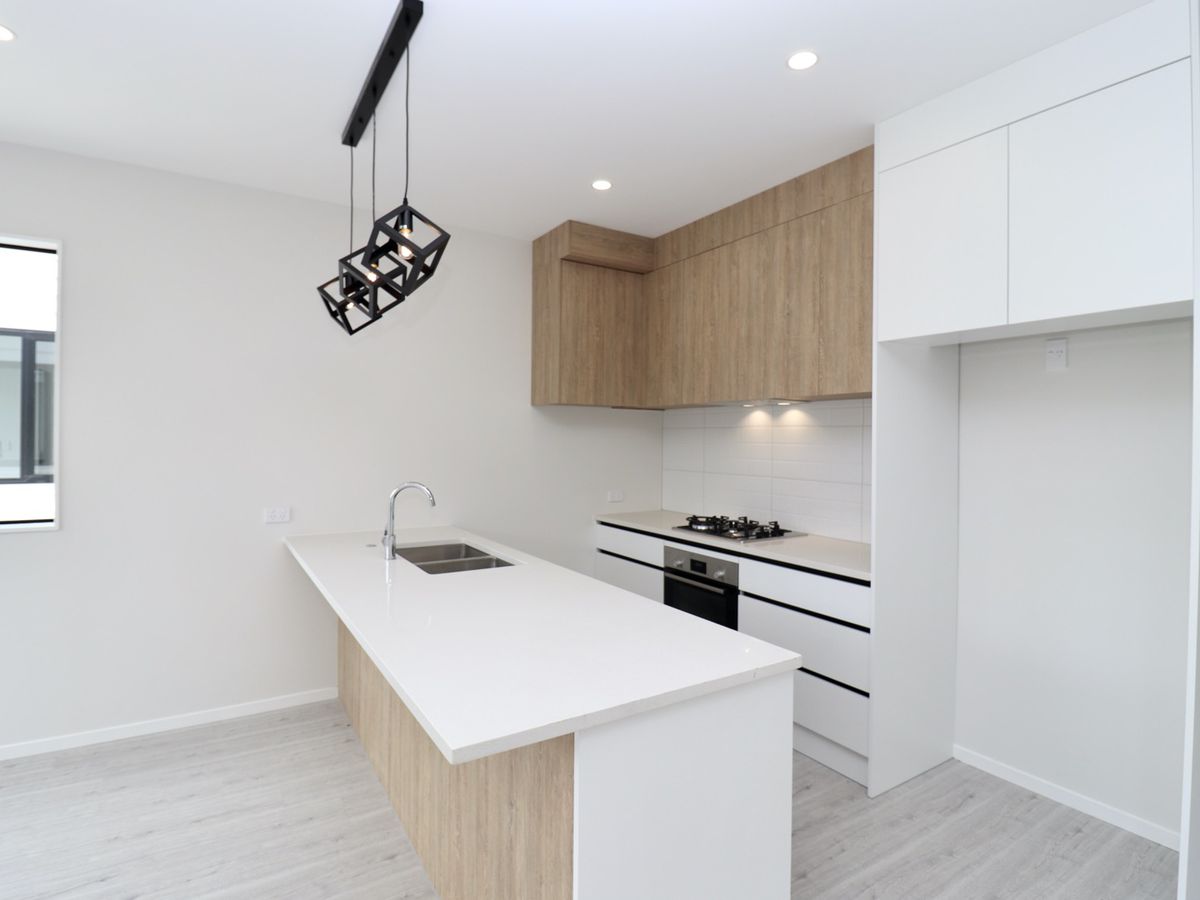 For rent, No pets, no smokers, 4 beds 3 baths townhouse with car park, Available on Fri 5th Jun, West Harbour, Auckland