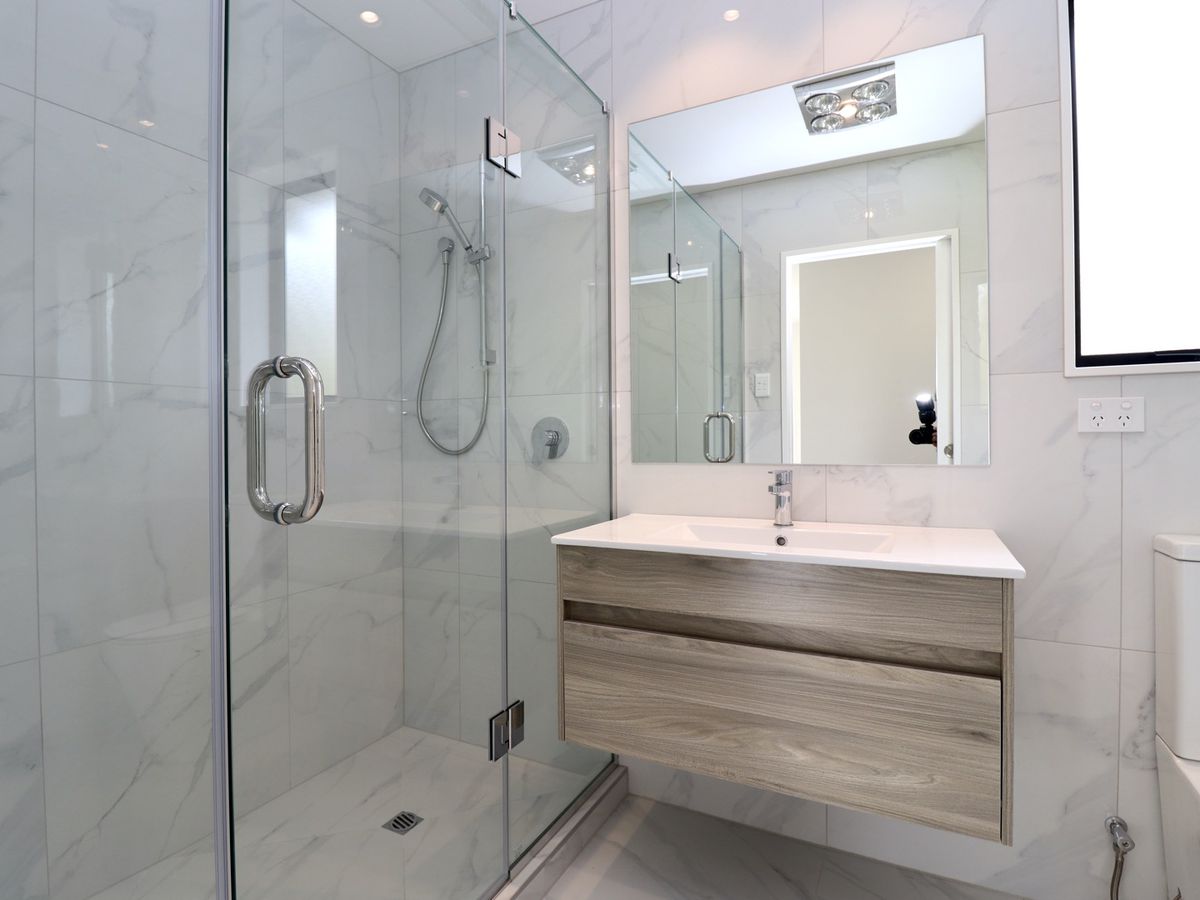 For rent, No pets, no smokers, 4 beds 3 baths townhouse with car park, Available on Fri 5th Jun, West Harbour, Auckland