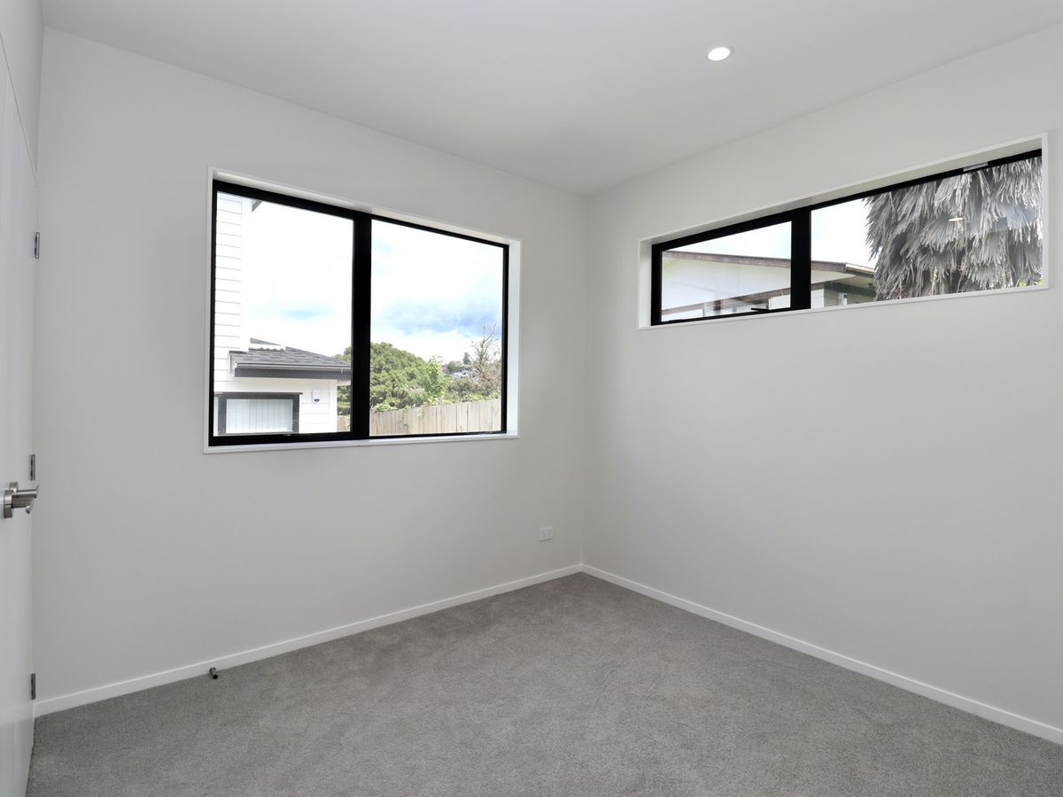 For rent, No pets, no smokers, 4 beds 3 baths townhouse with car park, Available on Fri 5th Jun, West Harbour, Auckland