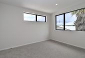 For rent, No pets, no smokers, 4 beds 3 baths townhouse with car park, Available on Fri 5th Jun, West Harbour, Auckland