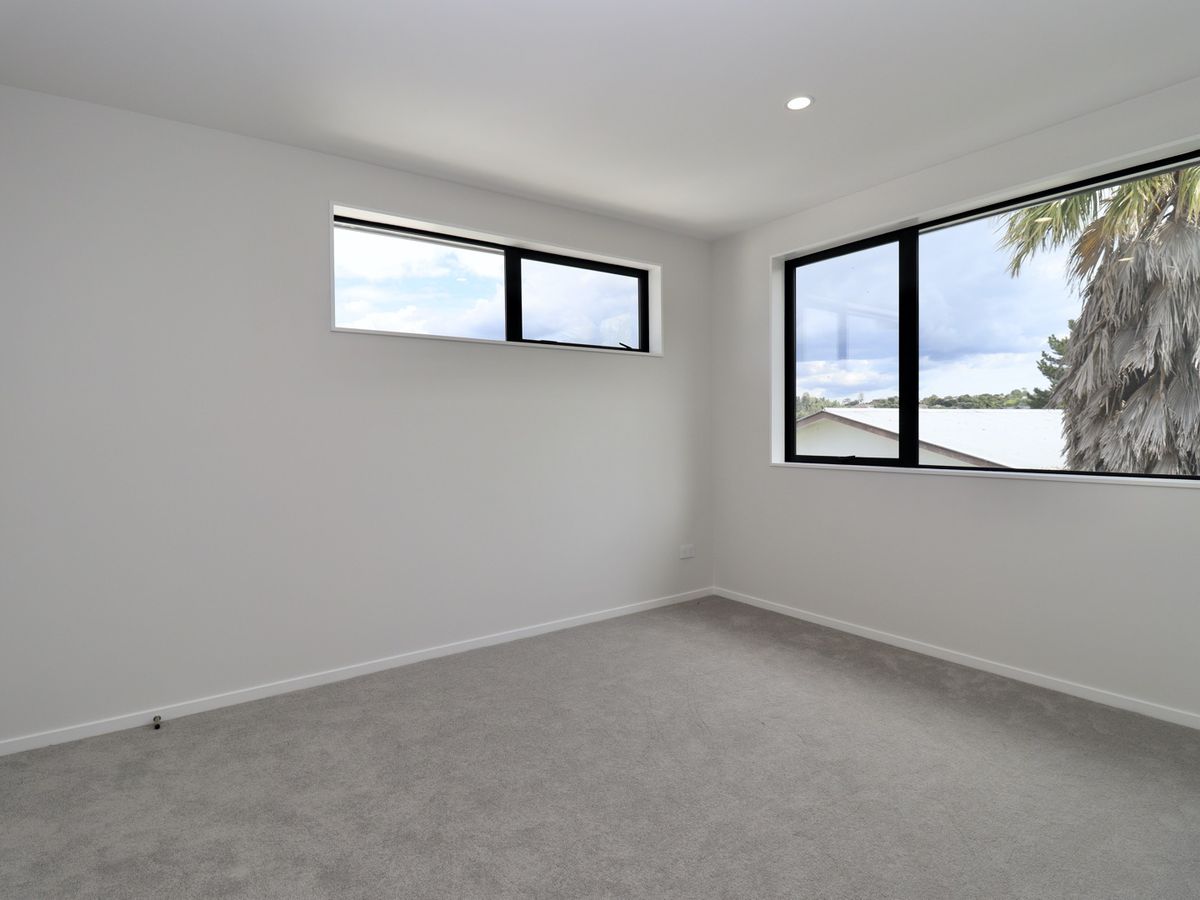 For rent, No pets, no smokers, 4 beds 3 baths townhouse with car park, Available on Fri 5th Jun, West Harbour, Auckland