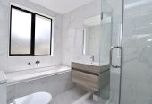 For rent, No pets, no smokers, 4 beds 3 baths townhouse with car park, Available on Fri 5th Jun, West Harbour, Auckland