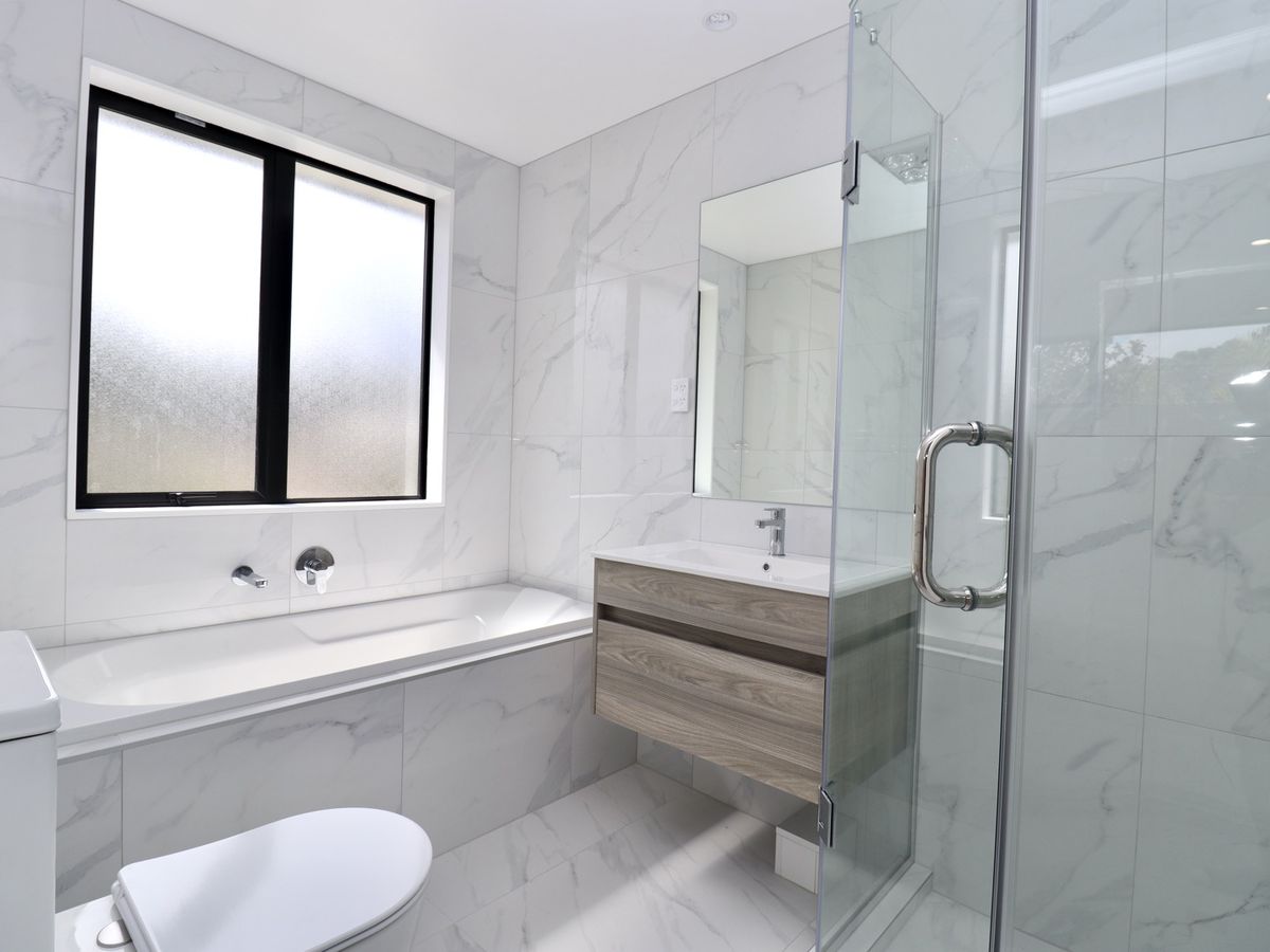 For rent, No pets, no smokers, 4 beds 3 baths townhouse with car park, Available on Fri 5th Jun, West Harbour, Auckland