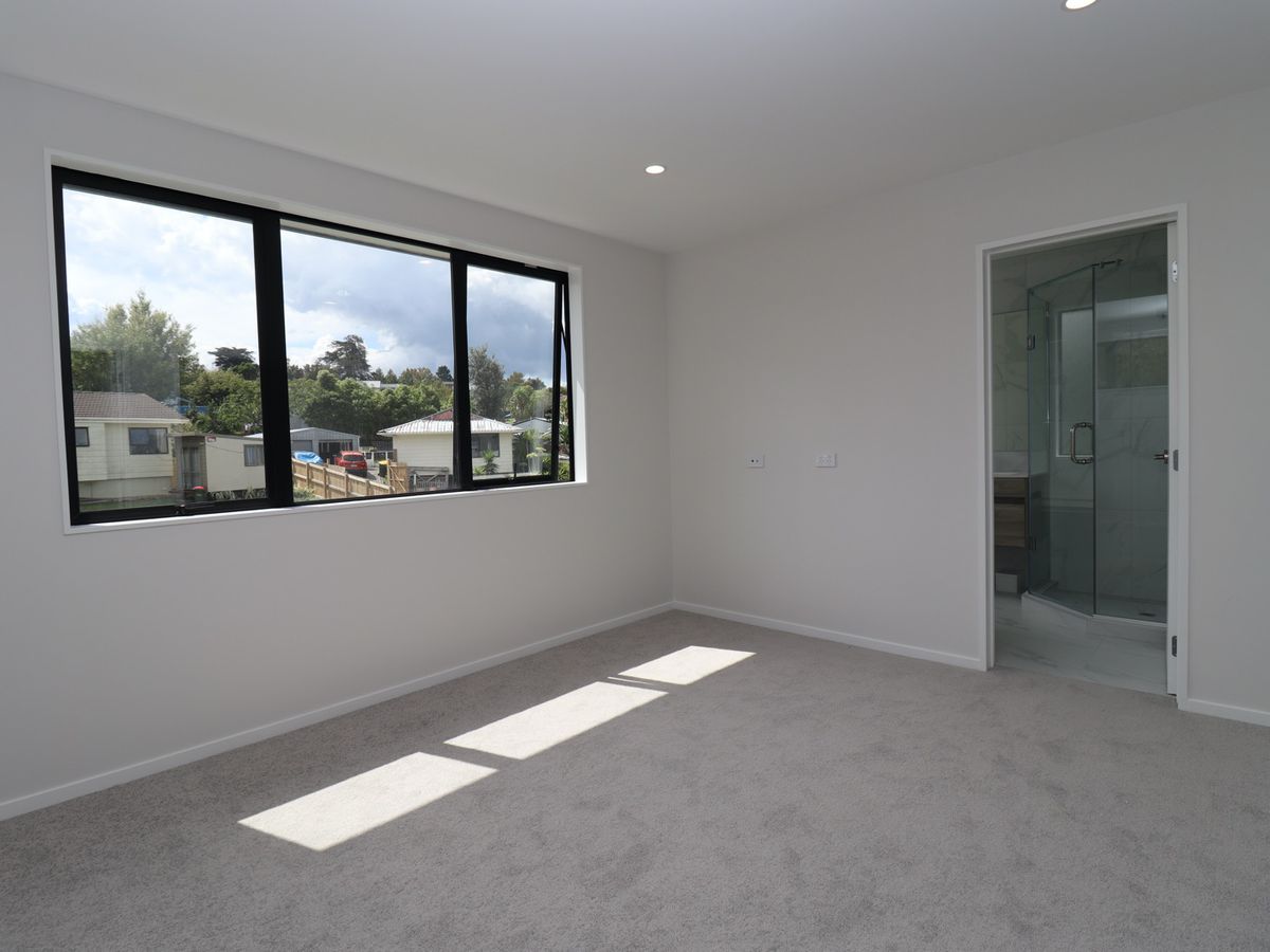 For rent, No pets, no smokers, 4 beds 3 baths townhouse with car park, Available on Fri 5th Jun, West Harbour, Auckland