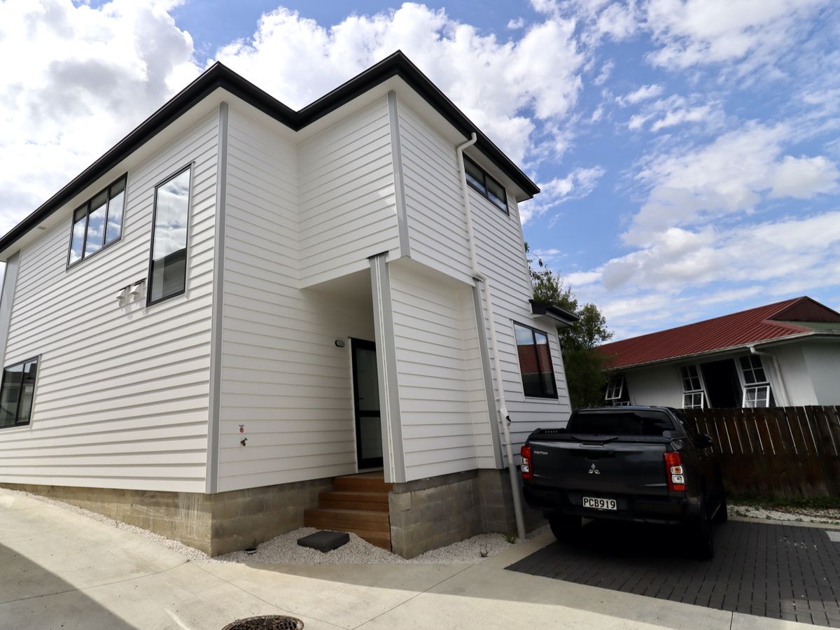 For rent, No pets, no smokers, 4 beds 3 baths townhouse with car park, Available on Fri 5th Jun, West Harbour, Auckland