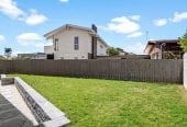 For rent, 4 beds 3 baths house with double garage, Available Now, 4B The Parade, Bucklands Beach, Auckland