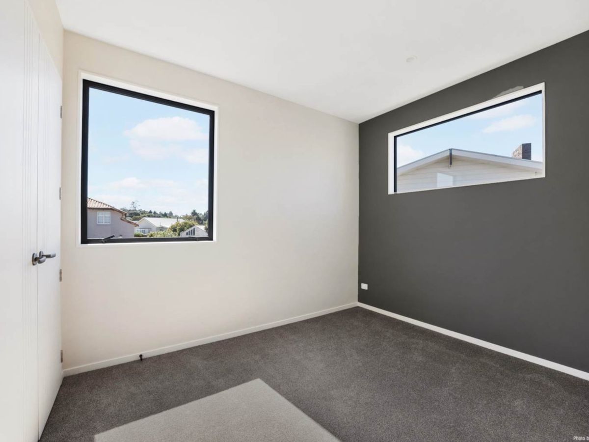 For rent, 4 beds 3 baths house with double garage, Available Now, 4B The Parade, Bucklands Beach, Auckland