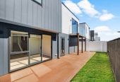 For rent, 4 beds 3 baths house with double garage, Available Now, 4B The Parade, Bucklands Beach, Auckland