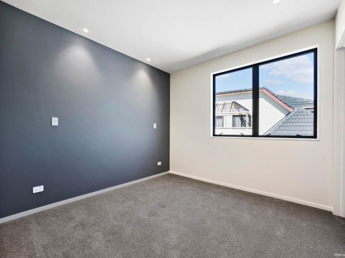 For rent, 4 beds 3 baths house with double garage, Available Now, 4B The Parade, Bucklands Beach, Auckland