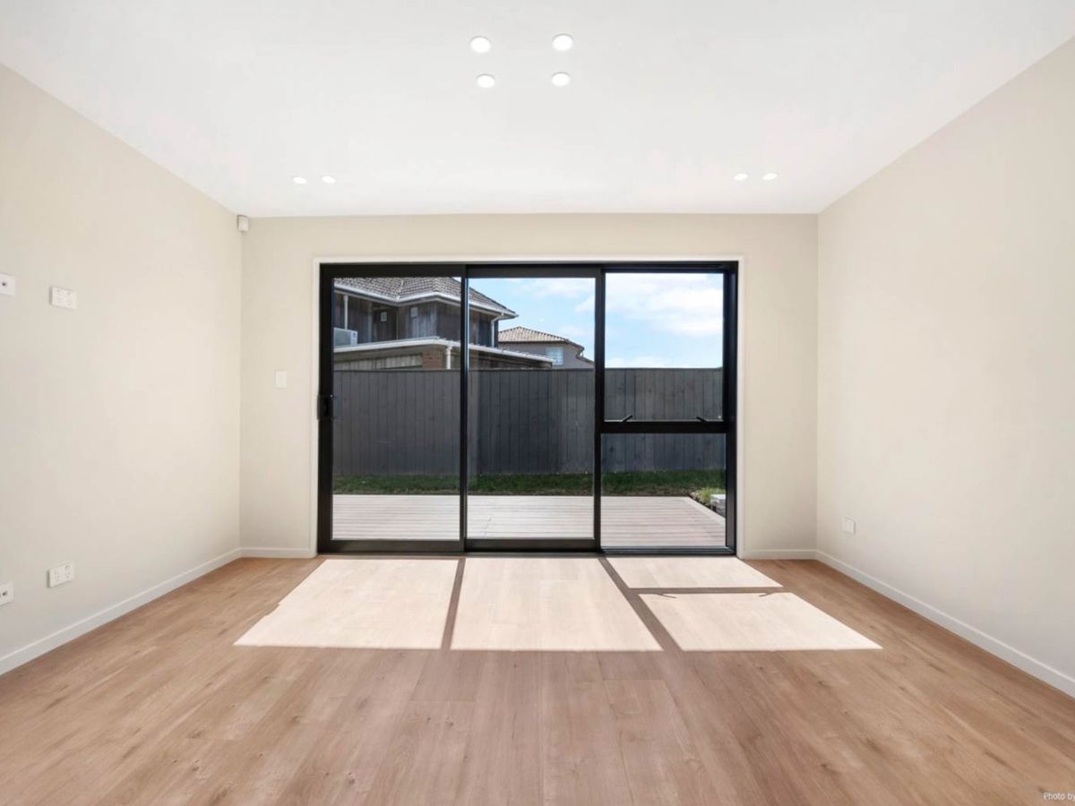 For rent, 4 beds 3 baths house with double garage, Available Now, 4B The Parade, Bucklands Beach, Auckland