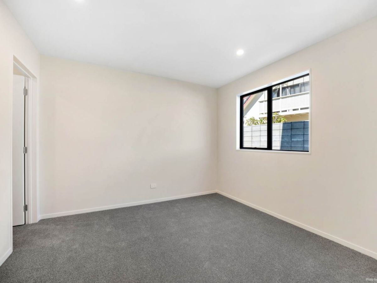 For rent, 4 beds 3 baths house with double garage, Available Now, 4B The Parade, Bucklands Beach, Auckland