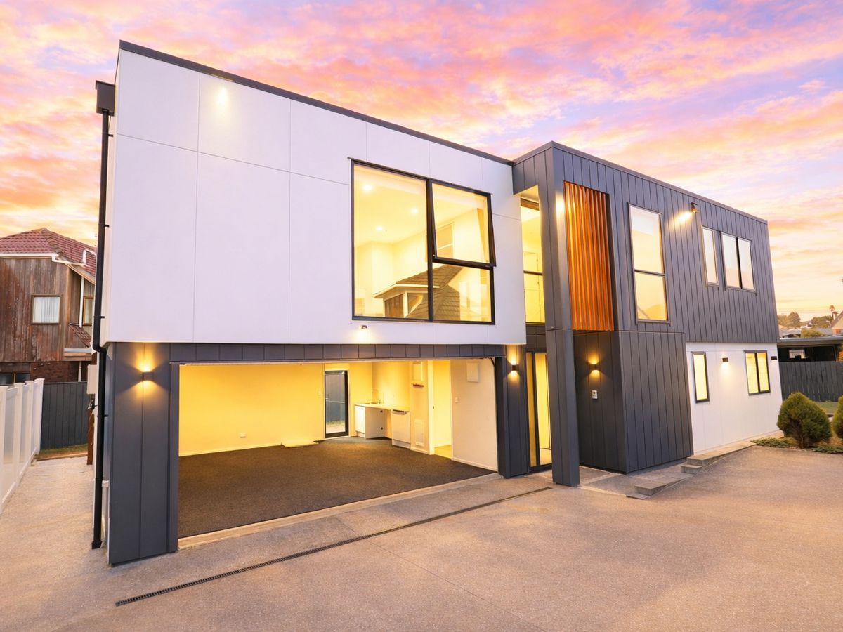 For rent, 4 beds 3 baths house with double garage, Available Now, 4B The Parade, Bucklands Beach, Auckland