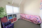 Freehold 3 beds 1 bath townhouse with car park and a large garden shed on 258m2 section, close to local parks, the Remuera Golf Course, Meadowbank Shopping Centre, 112B Norman Lesser Drive St Johns, Auckland