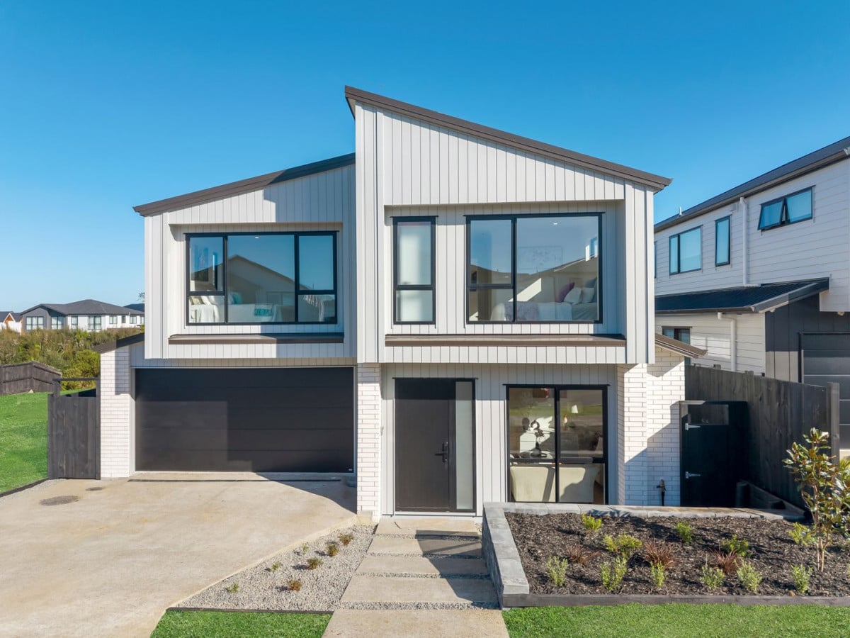 411m2 section backing onto reserve, 2 kitchens, 320m2 Brandnew 6 beds (4 ensuites) + study 5.5 baths house, double garage, 2 beds granny, 15 Seagreen Avenue, Karaka, Auckland