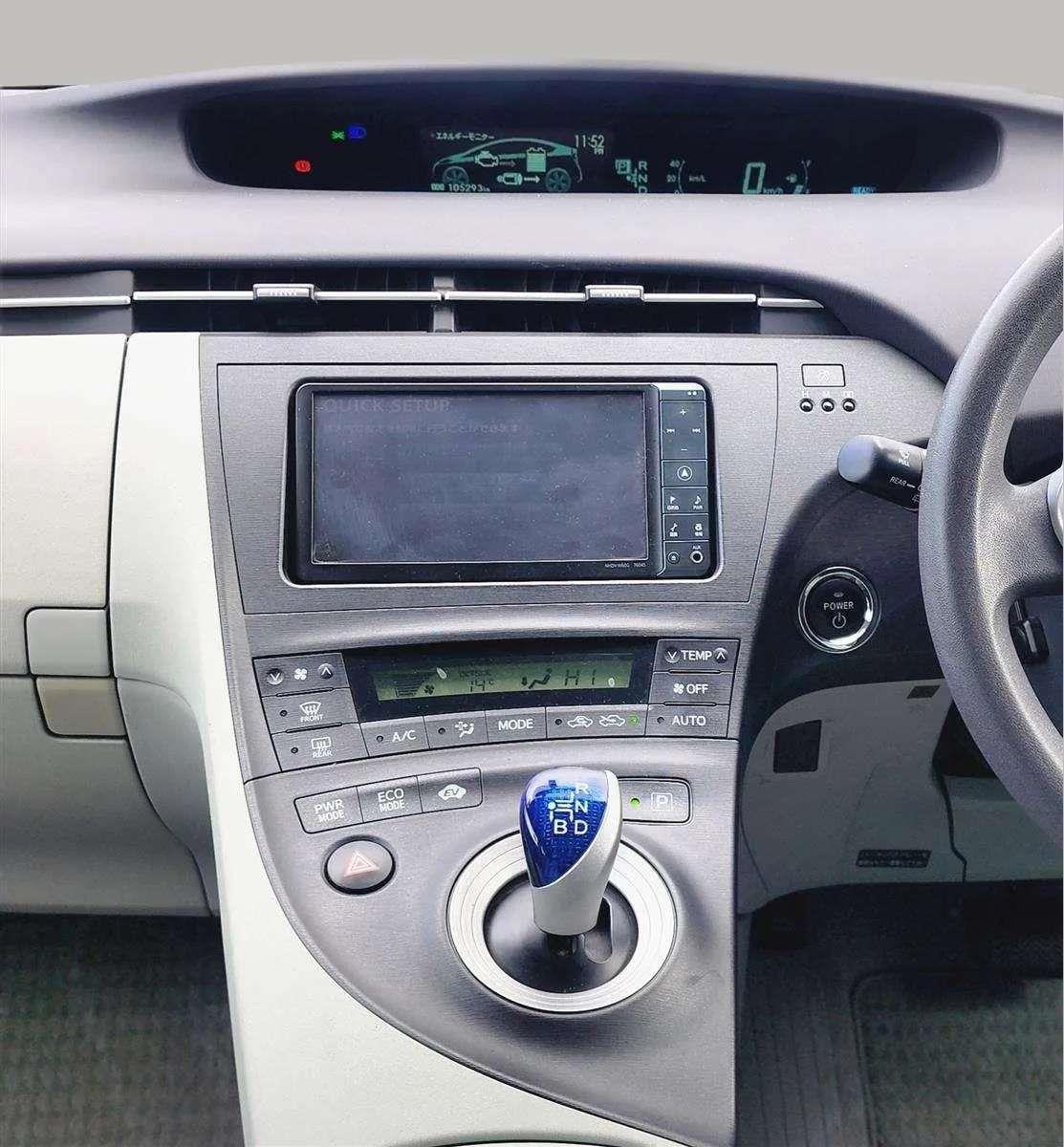 2010 Toyota Prius HYBRID Hatchback Automatic, 5 seats, Silver, Hybrid, Petrol, 1,797 cc, 105,295 km