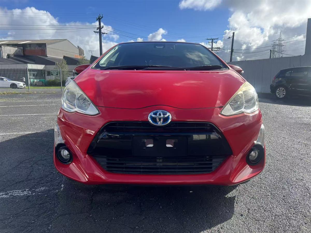 2015 Toyota Aqua Hatchback Automatic, 5 seats, Petrol, 1,496 cc, 119,748 km