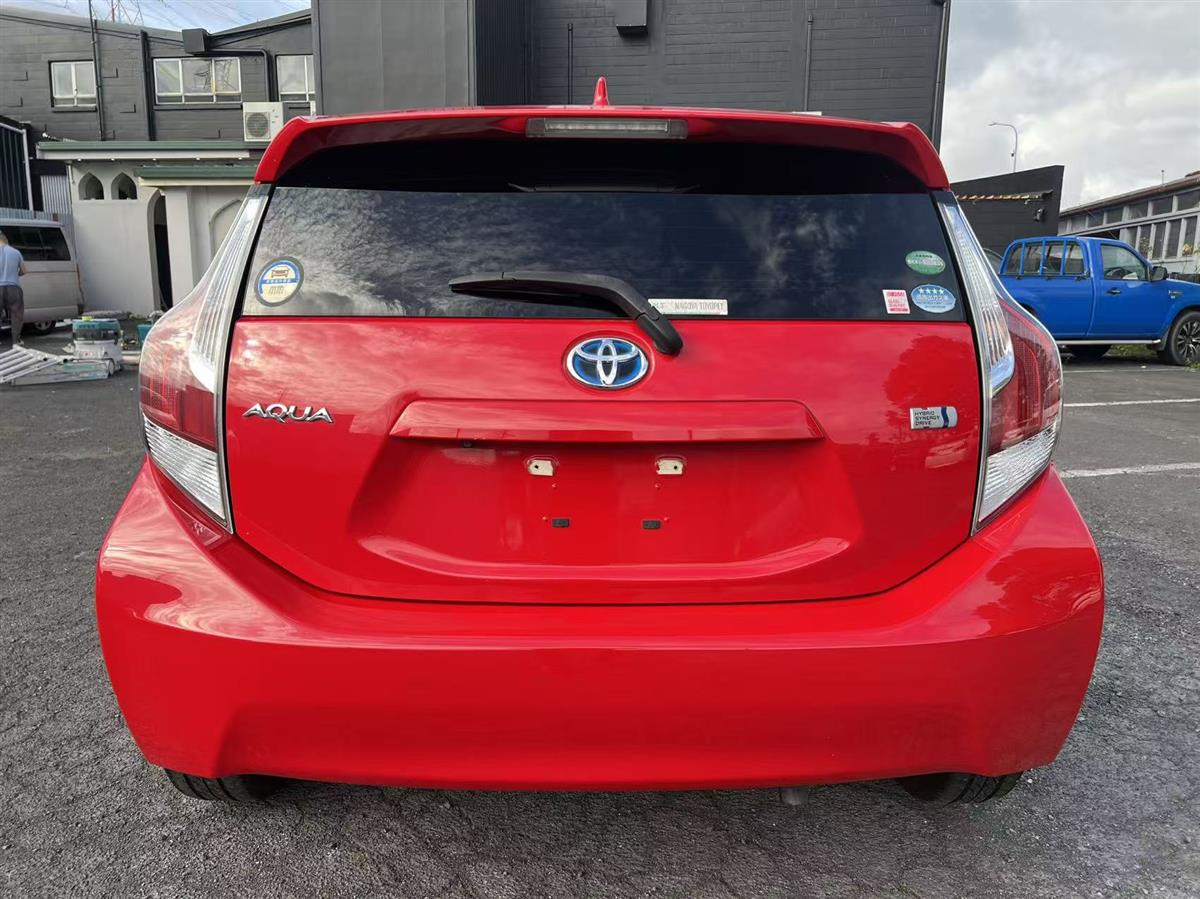 2015 Toyota Aqua Hatchback Automatic, 5 seats, Petrol, 1,496 cc, 119,748 km