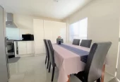 Freehold 3 beds 1 bath townhouse with car park and a large garden shed on 258m2 section, close to local parks, the Remuera Golf Course, Meadowbank Shopping Centre, 112B Norman Lesser Drive St Johns, Auckland