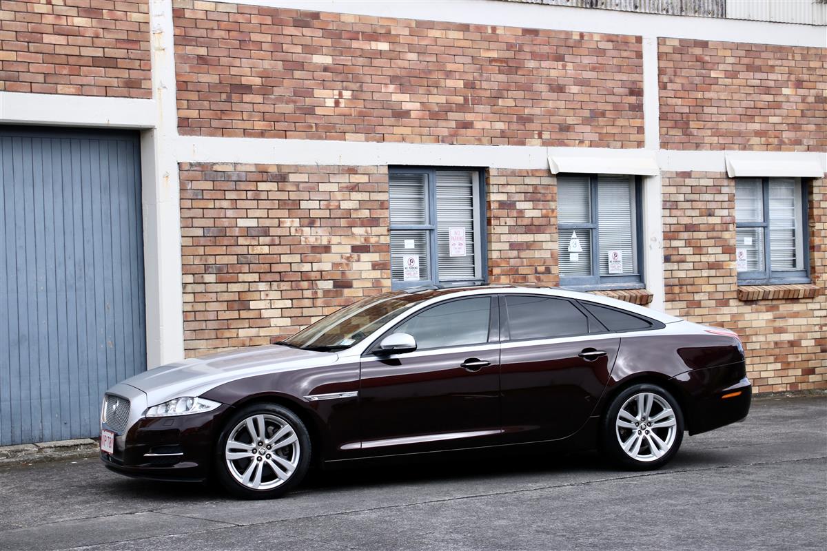2010 Jaguar XJ V8 Premium Luxury Edition Sedan Automatic, 5 seats, 1 owner, Petrol, 4,999 cc, 56,000 km