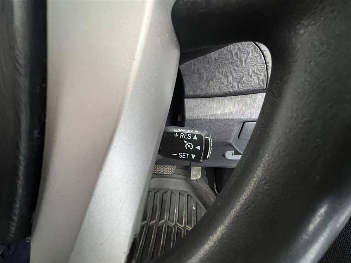 2013 Toyota Prius Hatchback Automatic, 5 seats, Silver, 3 owners, Petrol, 1,790 cc, 402,044 km