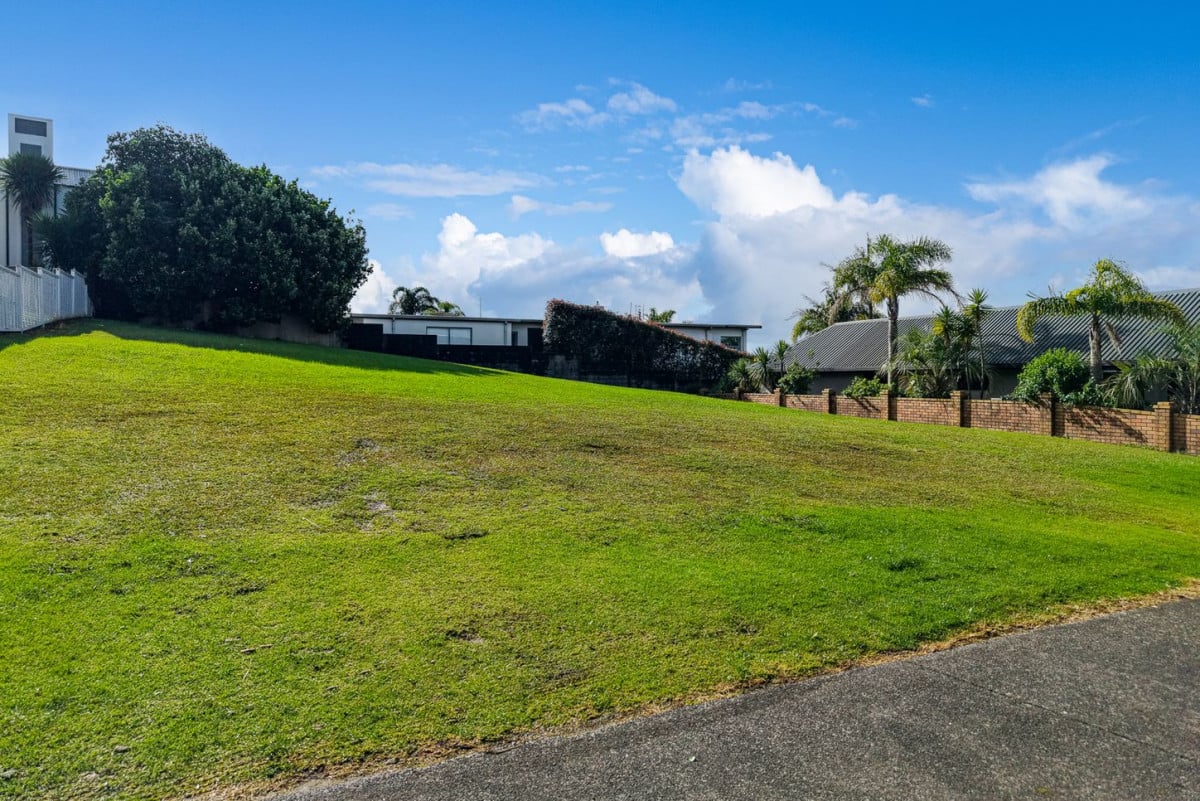 673m2 section, Close to schools, shopping, parks, marinas, easy motorway access, 37 Reflection Drive, West Harbour, Auckland